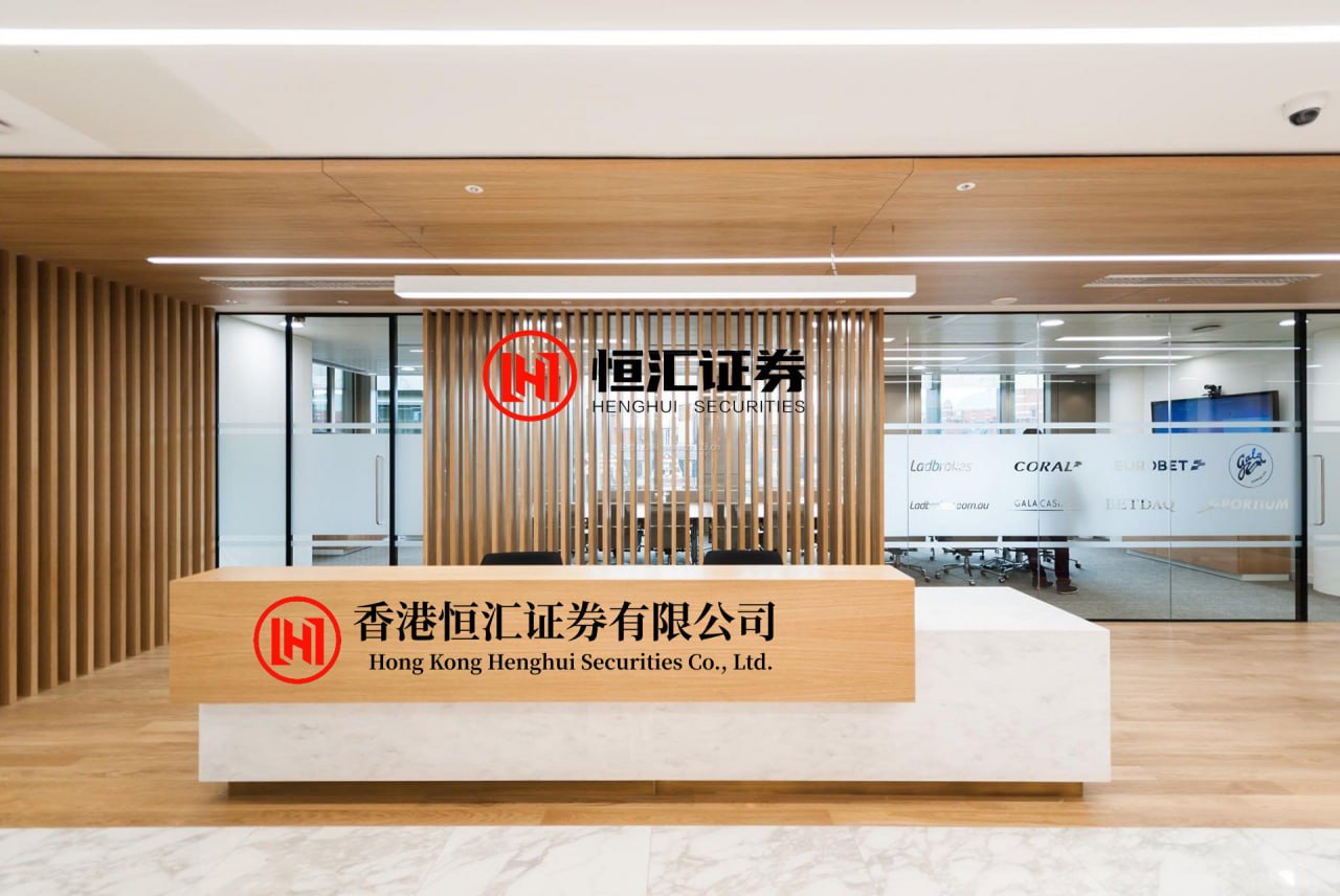深富优配 男人最懂男人：张嘉倪 vs 邵晴，买超选邵晴，早有猫腻